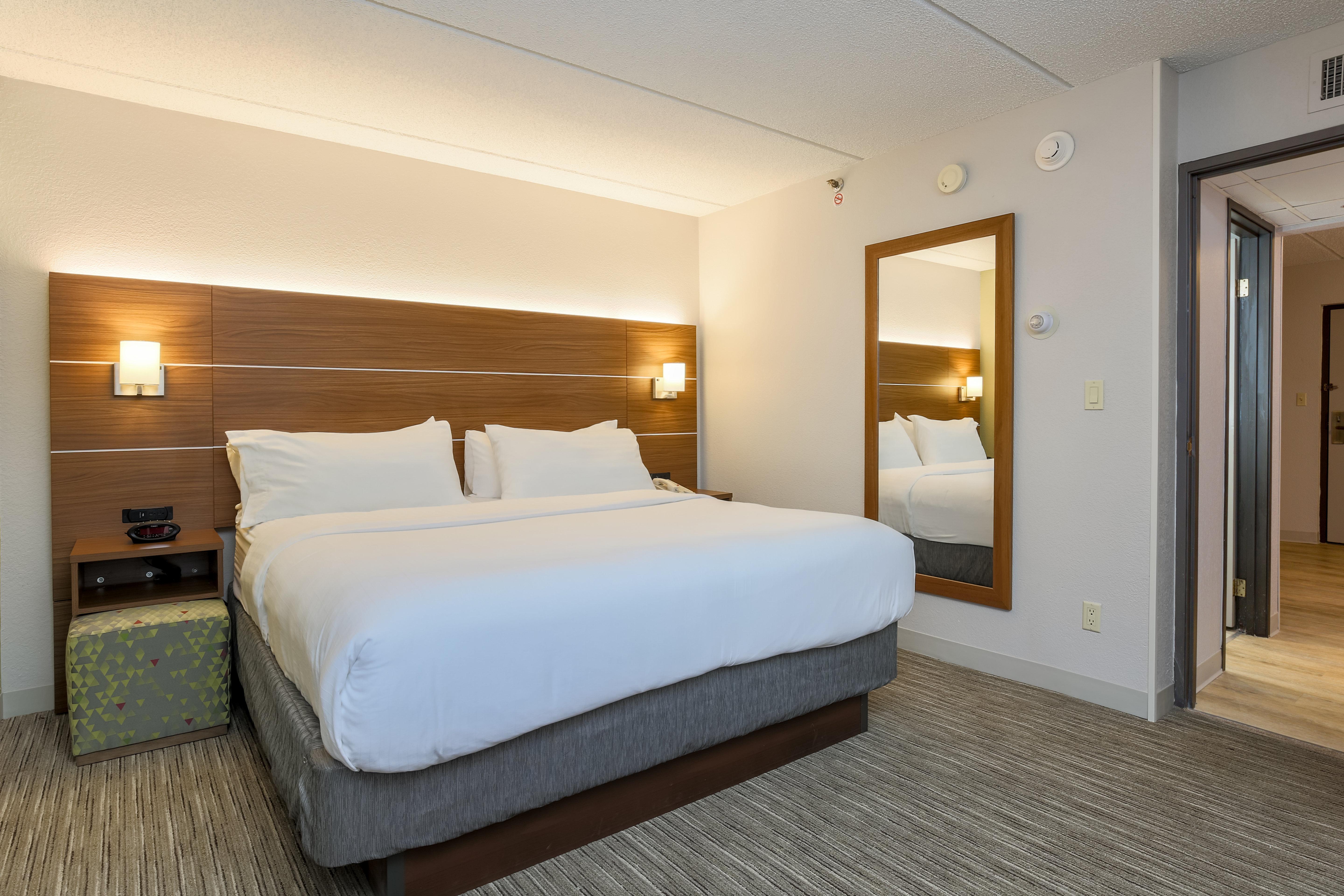 Holiday Inn Express Milwaukee - West Medical Center By Ihg Wauwatosa Exterior photo