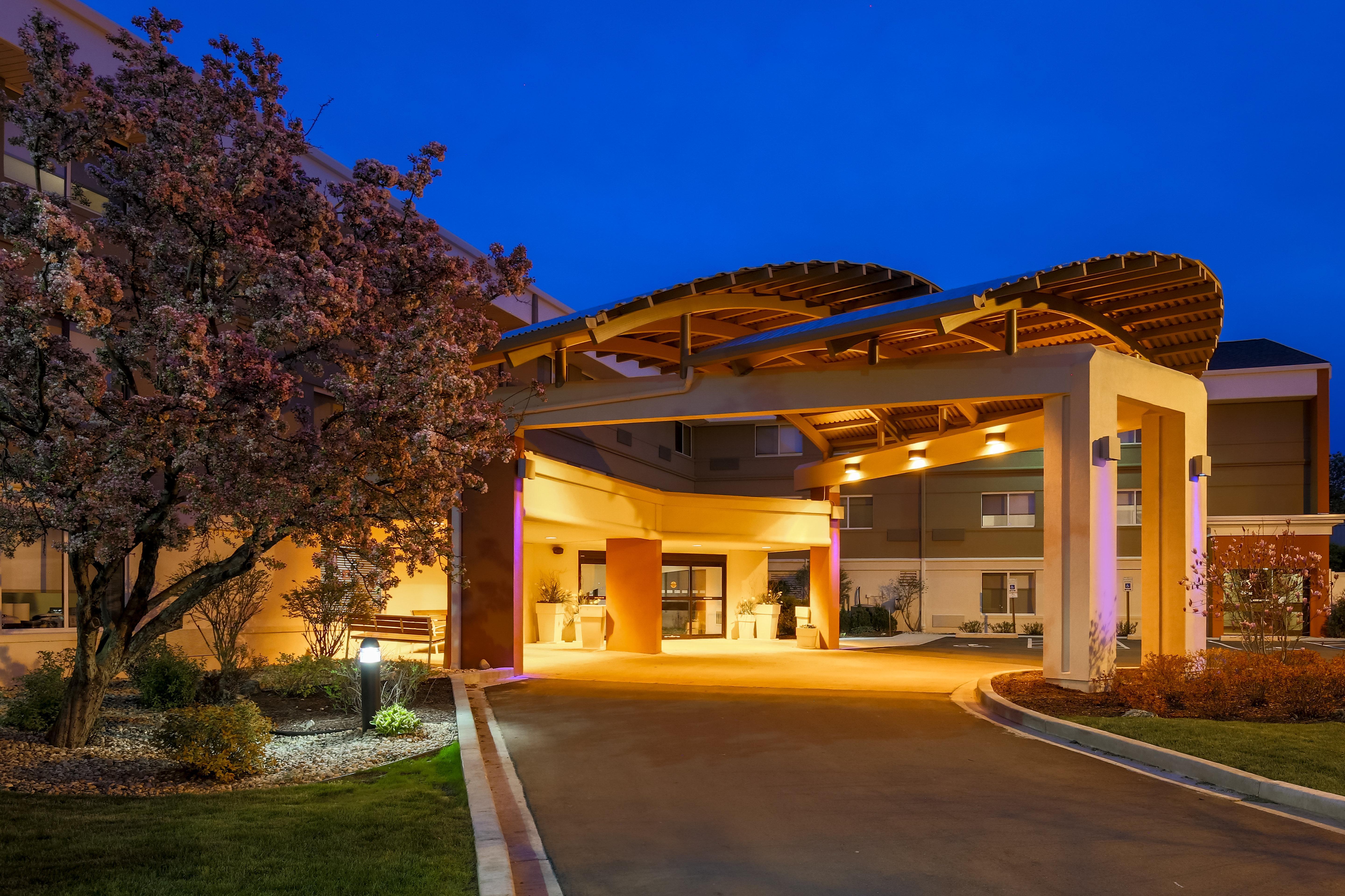 Holiday Inn Express Milwaukee - West Medical Center By Ihg Wauwatosa Exterior photo