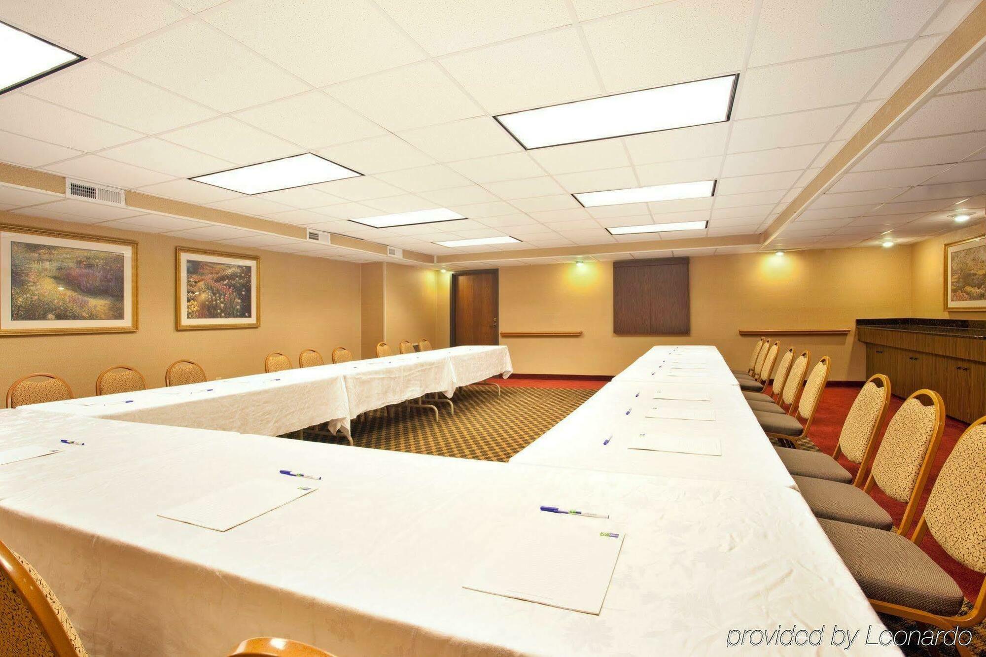 Holiday Inn Express Milwaukee - West Medical Center By Ihg Wauwatosa Exterior photo